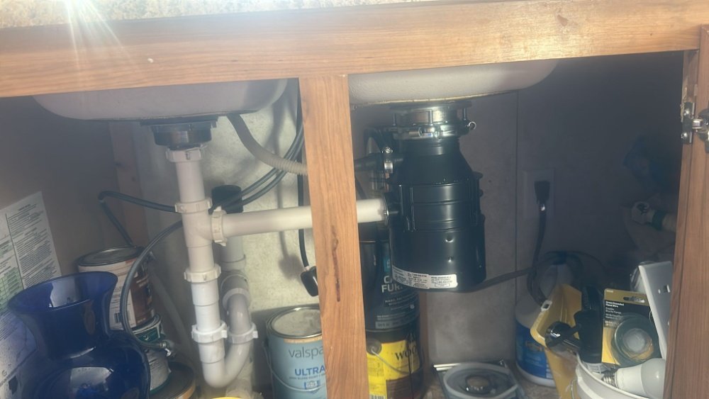 Instalación de triturador de comida